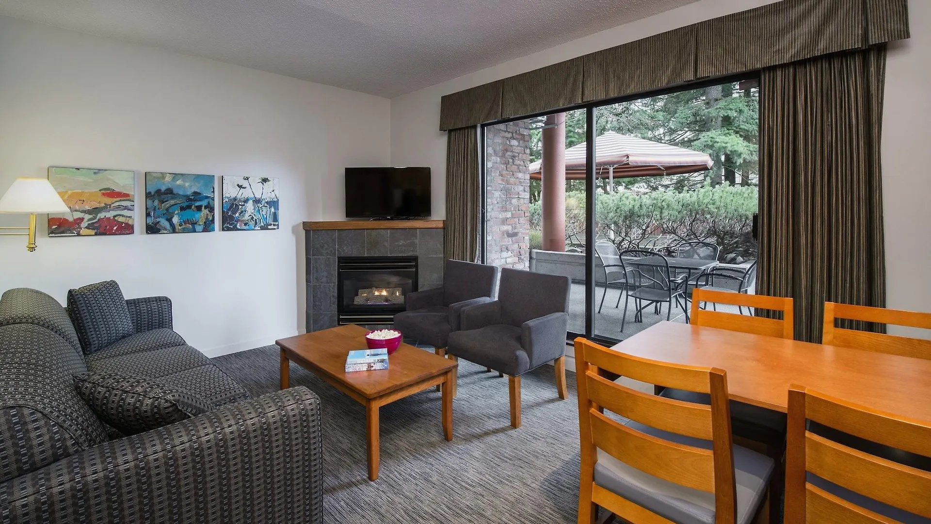 Whistler Village Inn & Suites Канада
