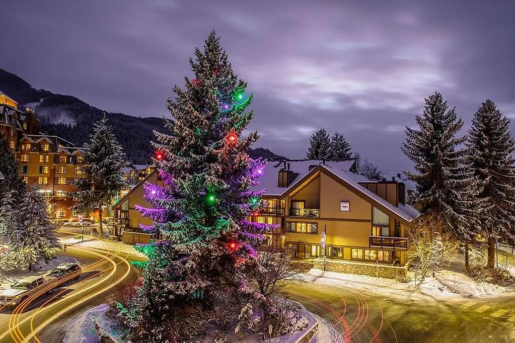 Whistler Village Inn & Suites Канада