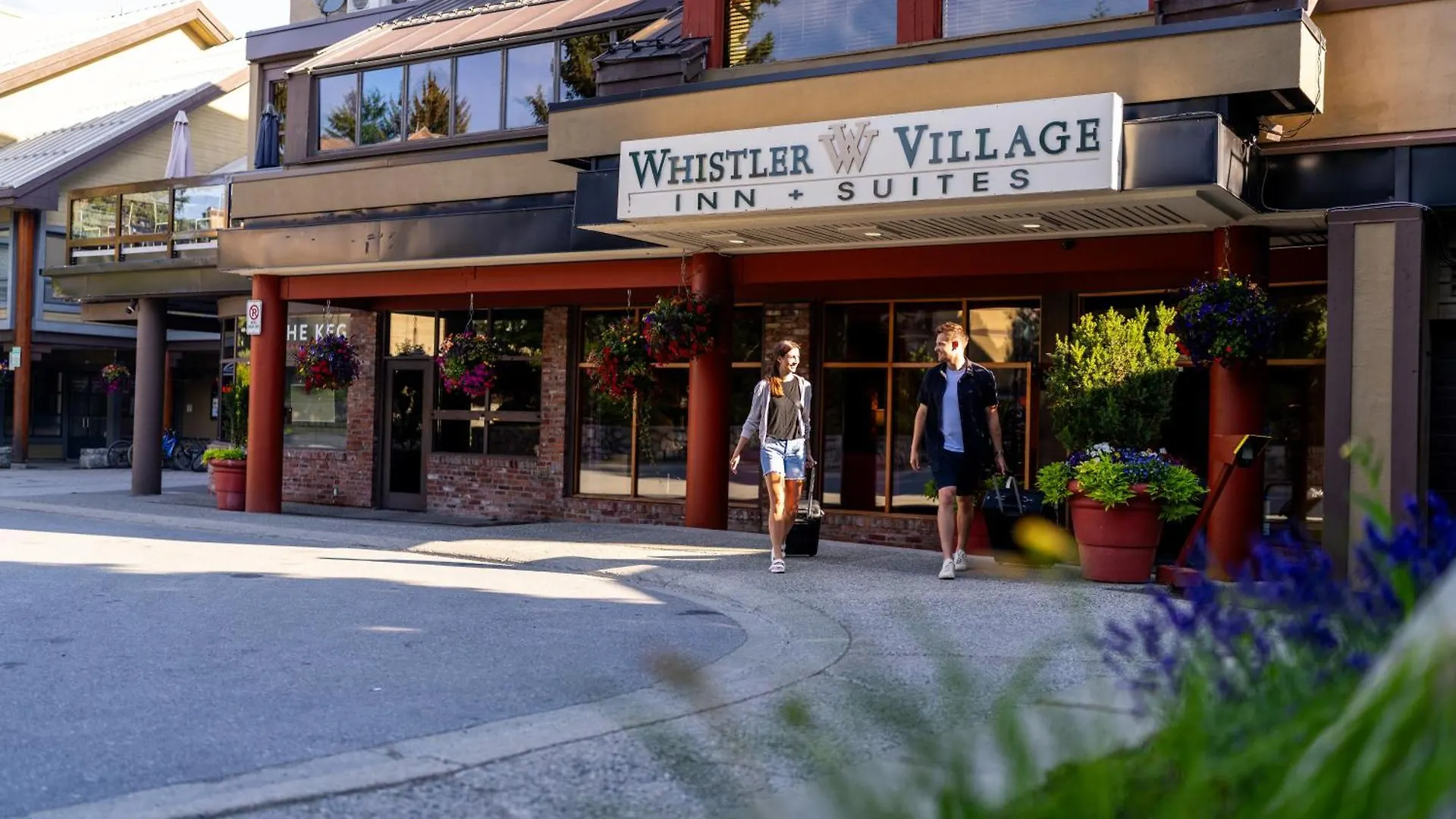 Whistler Village Inn & Suites 3*,