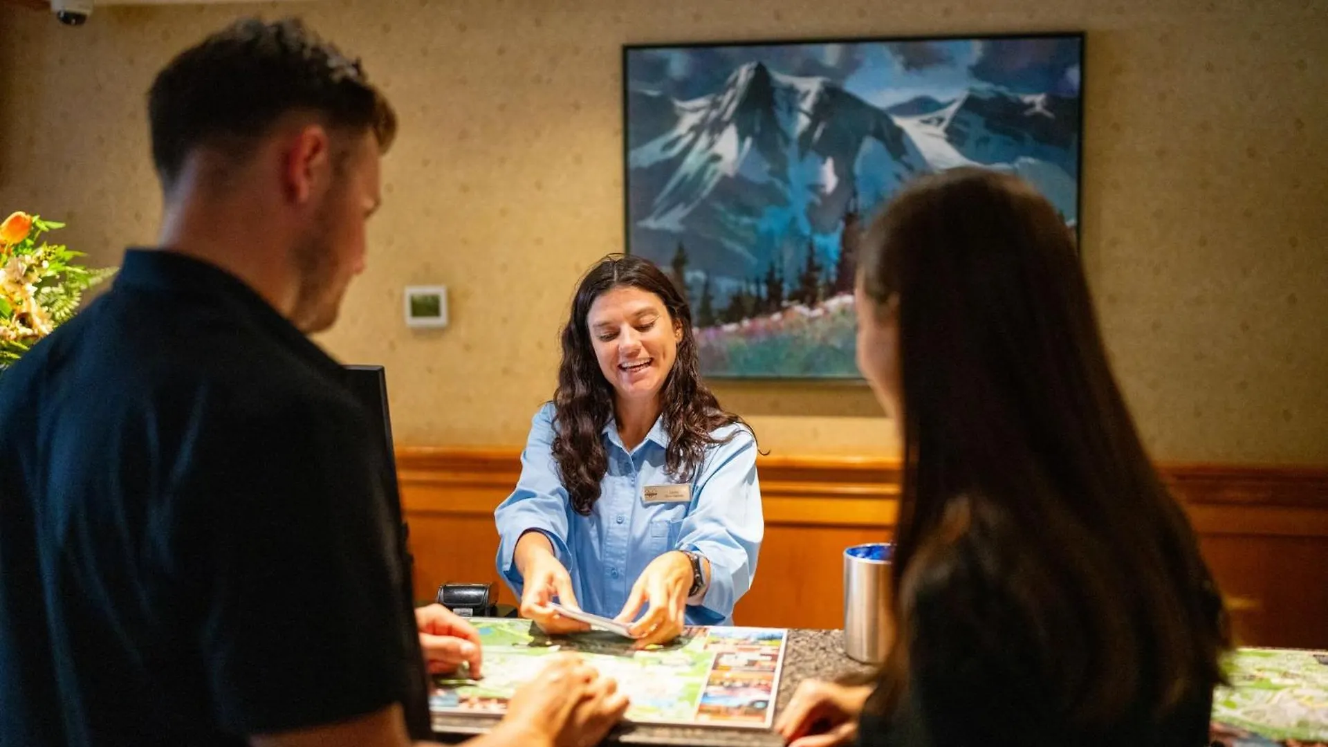 Отель Whistler Village Inn & Suites