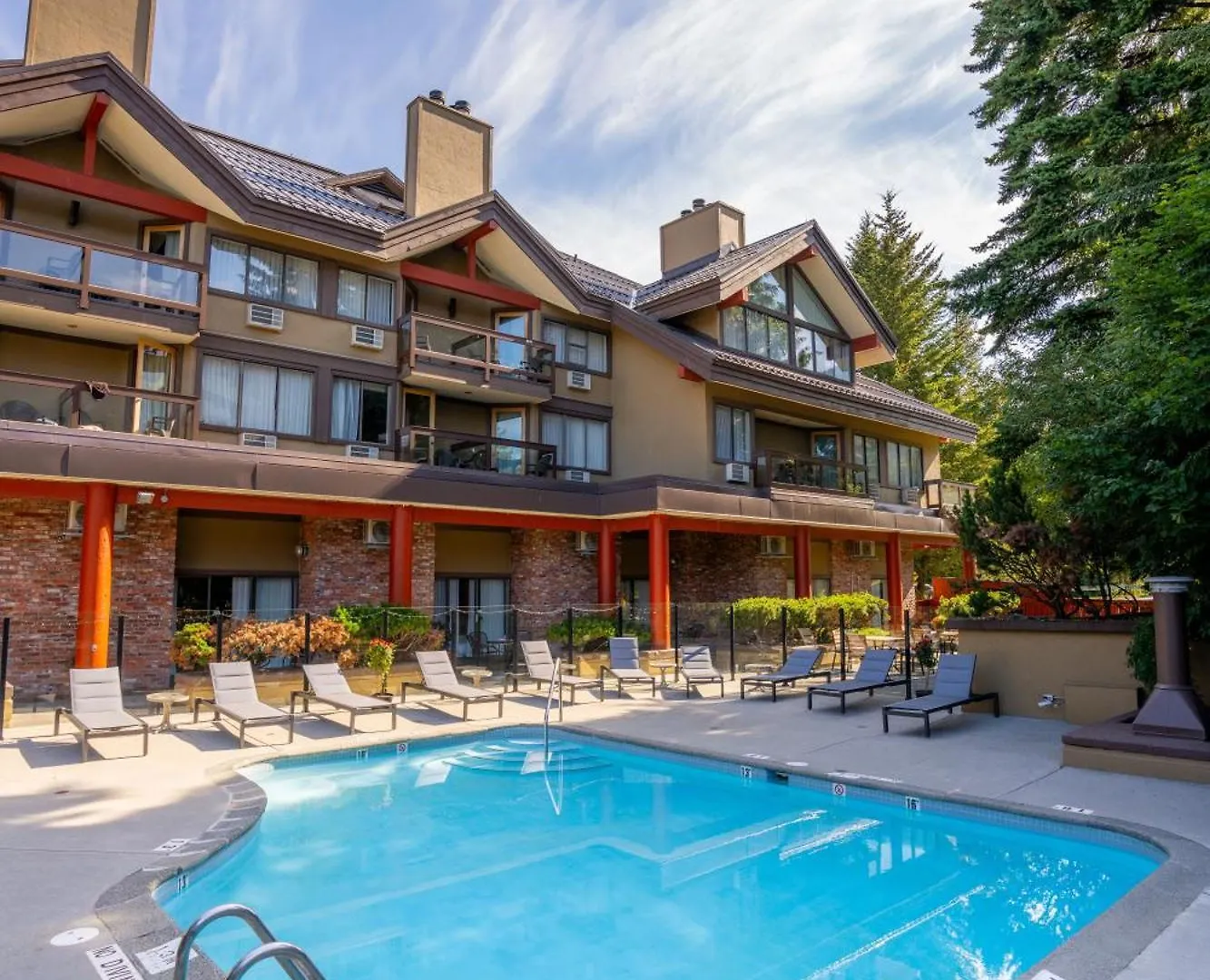 Whistler Village Inn & Suites Отель