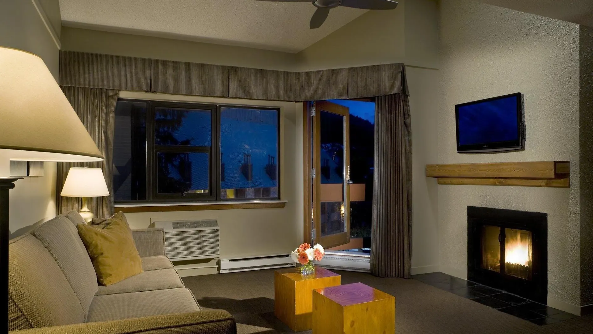 Whistler Village Inn & Suites Отель