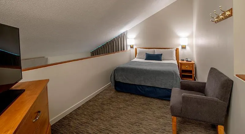 Hotel Whistler Village Inn & Suites