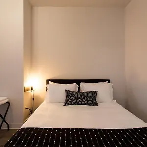 Light Filled 2 Bdr Unit In Mile End By Den Apartment