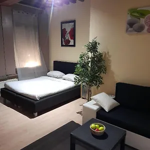 https://cutecosycomfortable-studio-in-the-heart-of-antwerpen.hotelsantwerp.net
