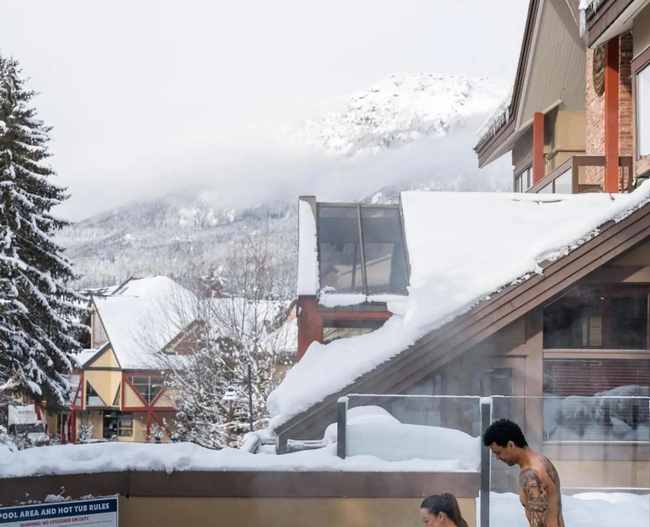 Whistler Village Inn & Suites 3*,  Canada