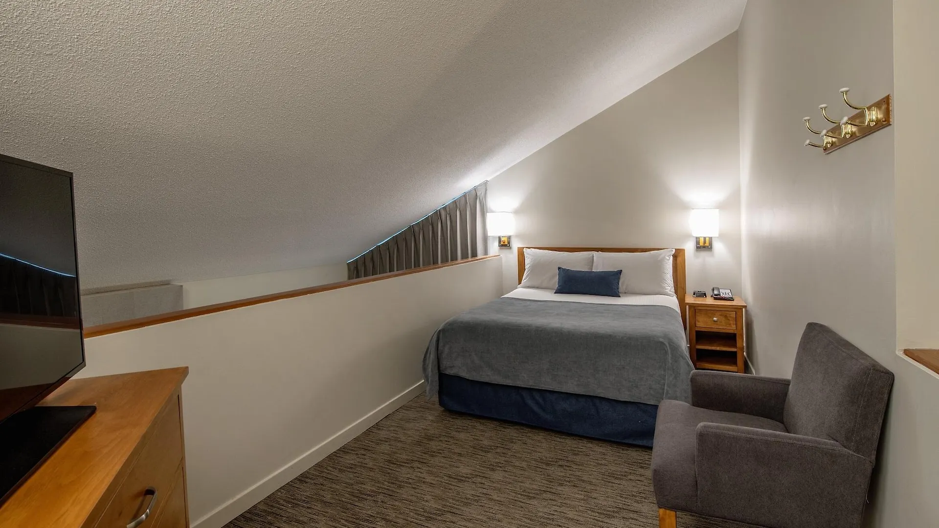 Hotel Whistler Village Inn & Suites